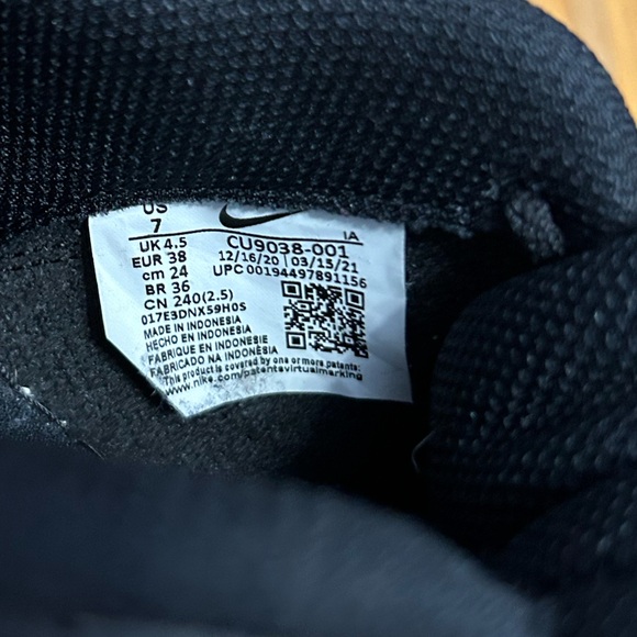 SOLD Nike Sneakers - Picture 6 of 6